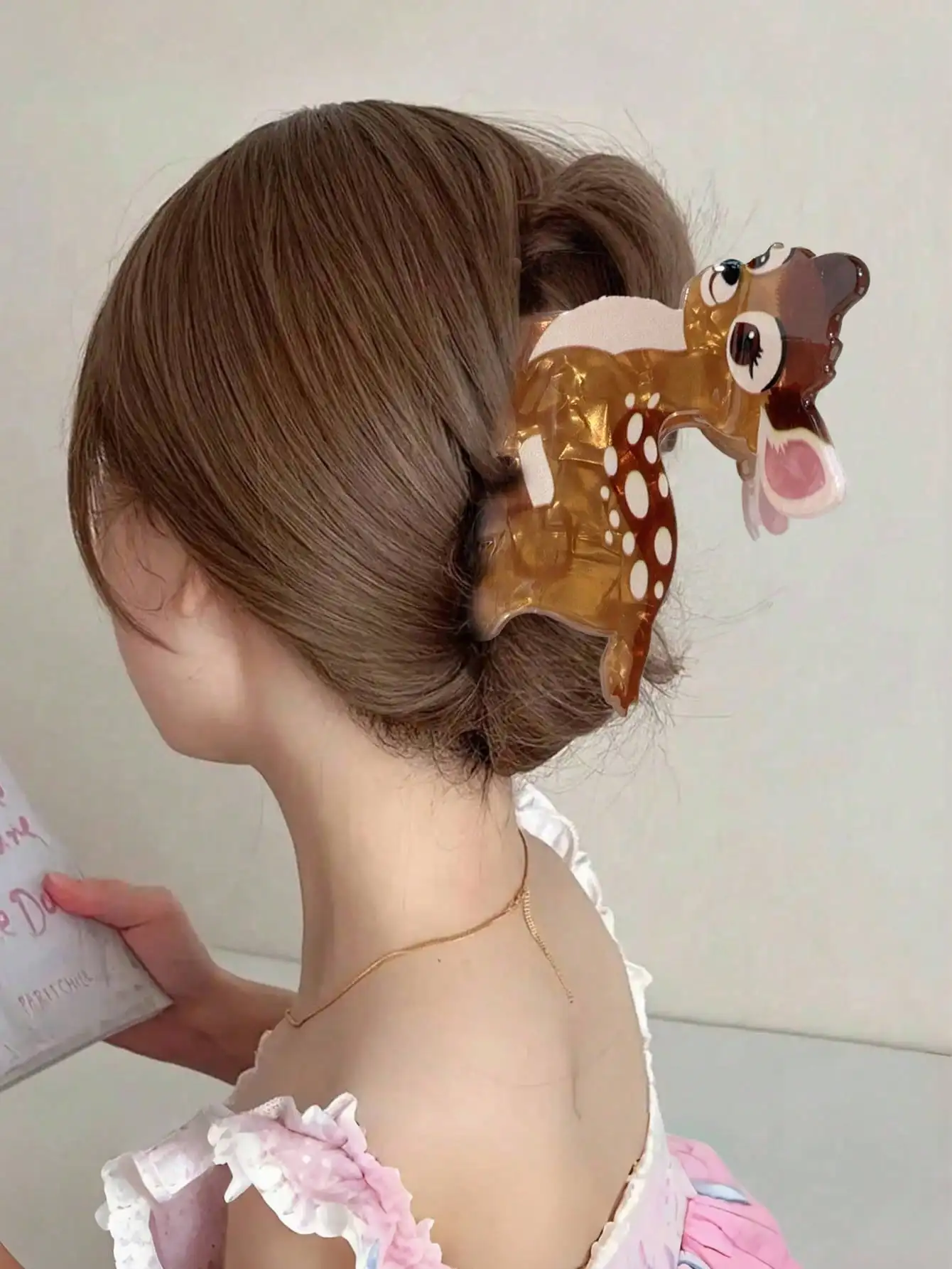1pc Women's Deer Shaped Hair Claw Clip, Faux Animal Series Hair Accessory For Updo Hairstyle Summer Outfits Hair Clips
1pc Women's Deer Shaped Hair Claw Clip, Faux Animal Series Hair Accessory For Updo Hairstyle Summer Outfits Hair Clips