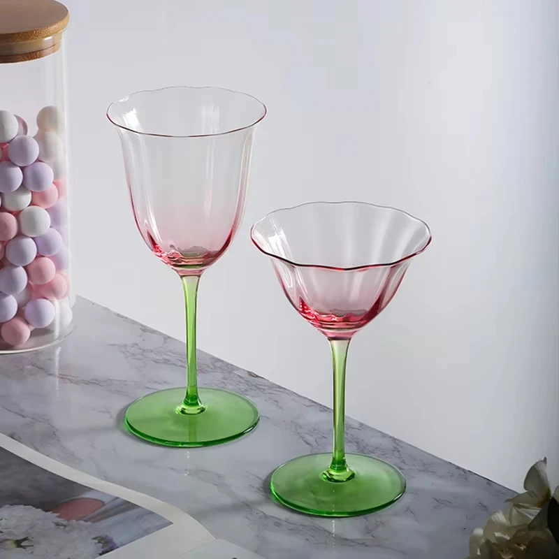 Luxury Retro Crystal Wine Glasses Light Vertical Stripes Flower Design Pink Green Champagne Flute Goblet for Cocktail Martini
Luxury Retro Crystal Wine Glasses Light Vertical Stripes Flower Design Pink Green Champagne Flute Goblet for Cocktail Martini