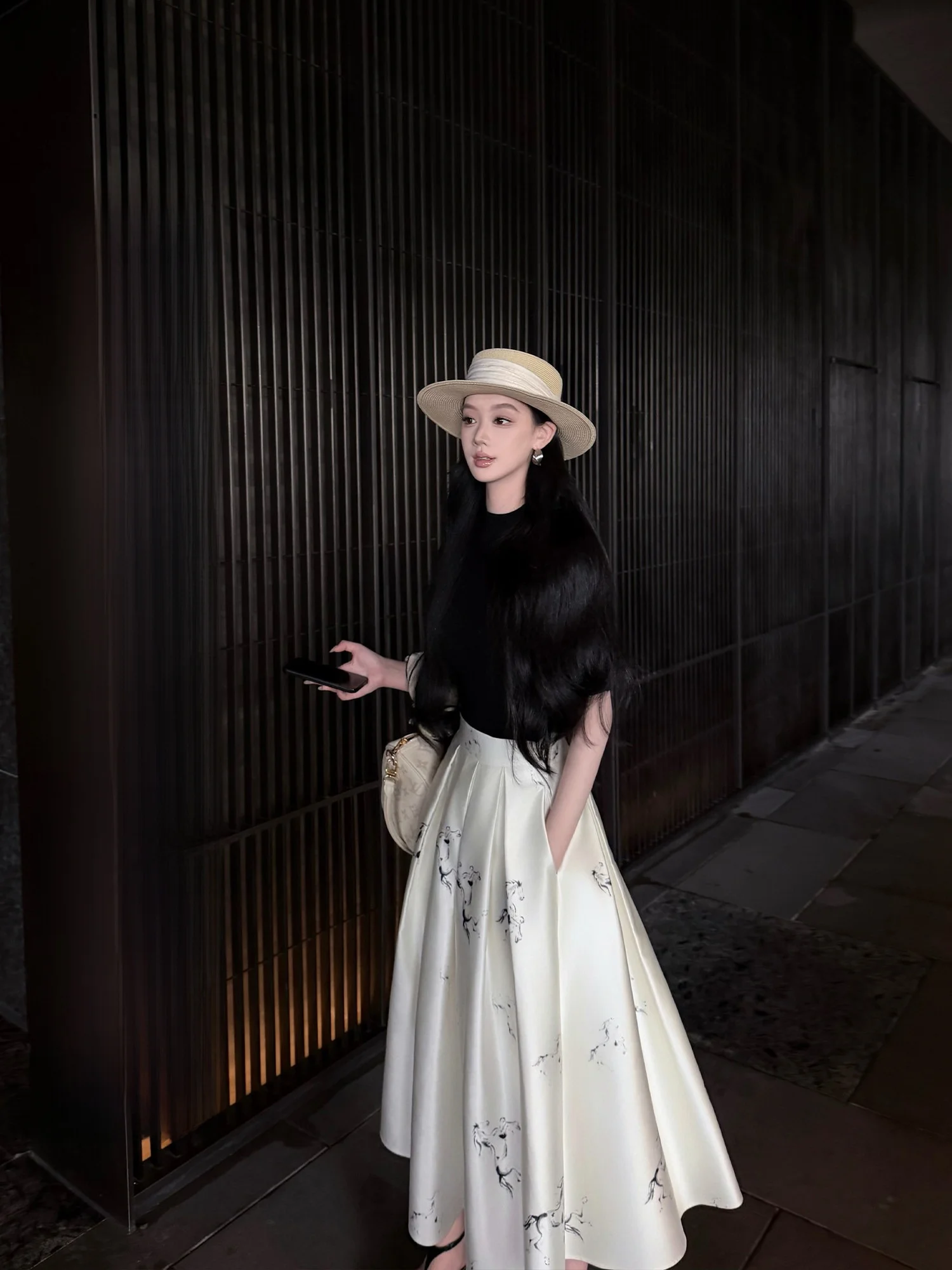 Белая юбка А-силуэта женская, оригинальный дизайн, повседневный стиль, из полиэстера, весна-лето, модная, стройнящая, длинная юбка
Белая юбка А-силуэта женская, оригинальный дизайн, повседневный стиль, из полиэстера, весна-лето, модная, стройнящая, длинная юбка