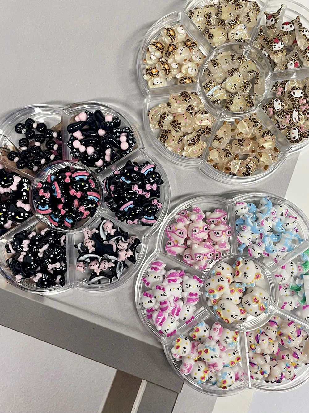 70Pcs Kawaii Hello Kitty Nail Art Charm Accessories Cute Black Skin KT Diy Phone Case Hairpin Nail Decoration Charms Craft Y2K
70Pcs Kawaii Hello Kitty Nail Art Charm Accessories Cute Black Skin KT Diy Phone Case Hairpin Nail Decoration Charms Craft Y2K