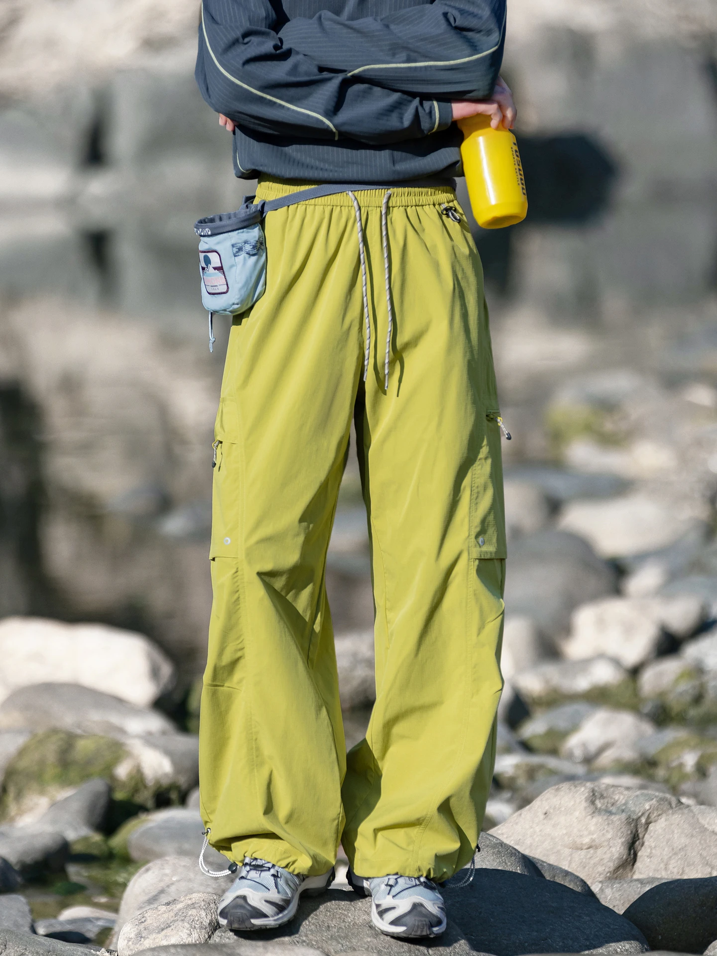 Водонепроницаемые спортивные брюки-карго для мужчин, свободные повседневные брюки с широкими штанинами в американском ретро-стиле, модные для весеннего сезона
Водонепроницаемые спортивные брюки-карго для мужчин, свободные повседневные брюки с широкими штанинами в американском ретро-стиле, модные для весеннего сезона