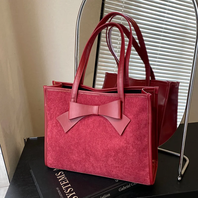 Красная свадебная сумка 2025 года, осенне-зимняя сумочка для невесты для женщин, через плечо для просторной церемонии, роскошная сумка через плечо для приема
Красная свадебная сумка 2025 года, осенне-зимняя сумочка для невесты для женщин, через плечо для просторной церемонии, роскошная сумка через плечо для приема