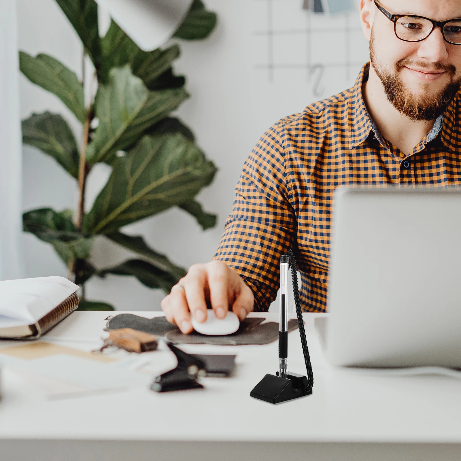 4pcs Office Vertical Desktop Business Sign Table Fixed Signature Pen Smooth Writing Signing Pen For Banks Hotels Counters
4pcs Office Vertical Desktop Business Sign Table Fixed Signature Pen Smooth Writing Signing Pen For Banks Hotels Counters