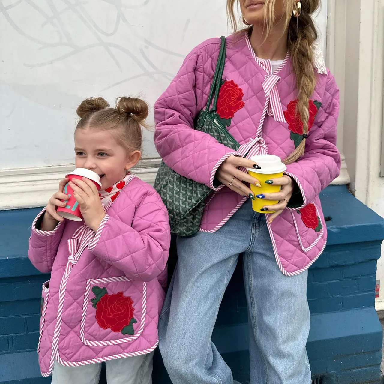 Autumn and winter new family coat women's clothes children's flowers embroidered cotton clothes warm coat
Autumn and winter new family coat women's clothes children's flowers embroidered cotton clothes warm coat