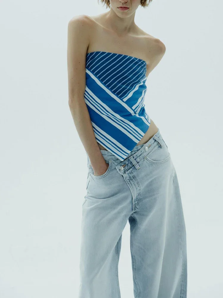 European and American style 2025 autumn new women's clothing fashionable design versatile striped tube top
European and American style 2025 autumn new women's clothing fashionable design versatile striped tube top