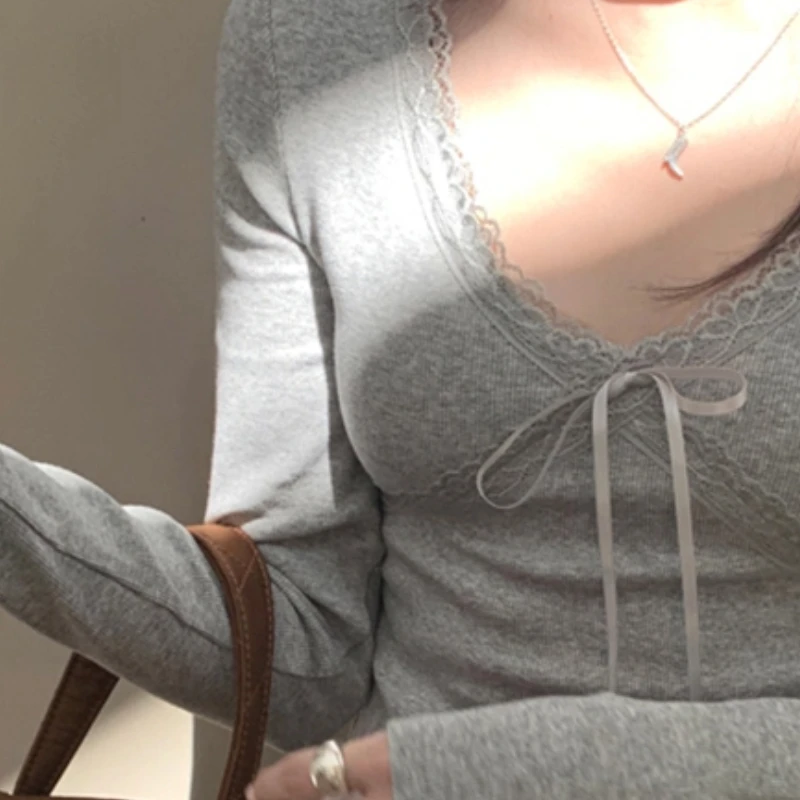 Pure Desire Style V-neck Lace Splicing Long-sleeved T-shirt Autumn Sweet Inner Wear Outer Wear Short Slim Top
Pure Desire Style V-neck Lace Splicing Long-sleeved T-shirt Autumn Sweet Inner Wear Outer Wear Short Slim Top