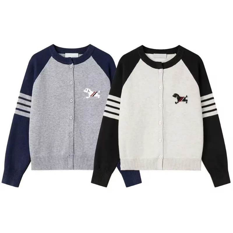 Новый свитер с круглым вырезом в американском стиле ретро для мужчин и женщин, весна-осень, новый свободный классический вязаный кардиган, верхняя одежда
Новый свитер с круглым вырезом в американском стиле ретро для мужчин и женщин, весна-осень, новый свободный классический вязаный кардиган, верхняя одежда