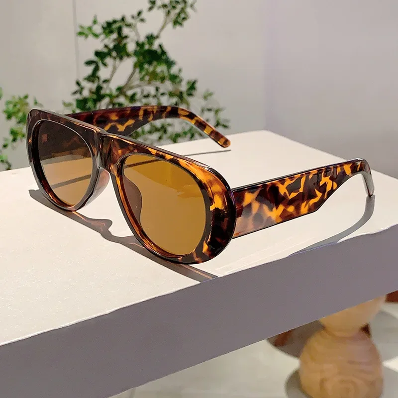 Fashion Wide Leg Leopard Red Gradient Sun Glasses Vintage Oversized Oval Sunglasses Women Men New Ladies Trendy Sexy Shades
Fashion Wide Leg Leopard Red Gradient Sun Glasses Vintage Oversized Oval Sunglasses Women Men New Ladies Trendy Sexy Shades