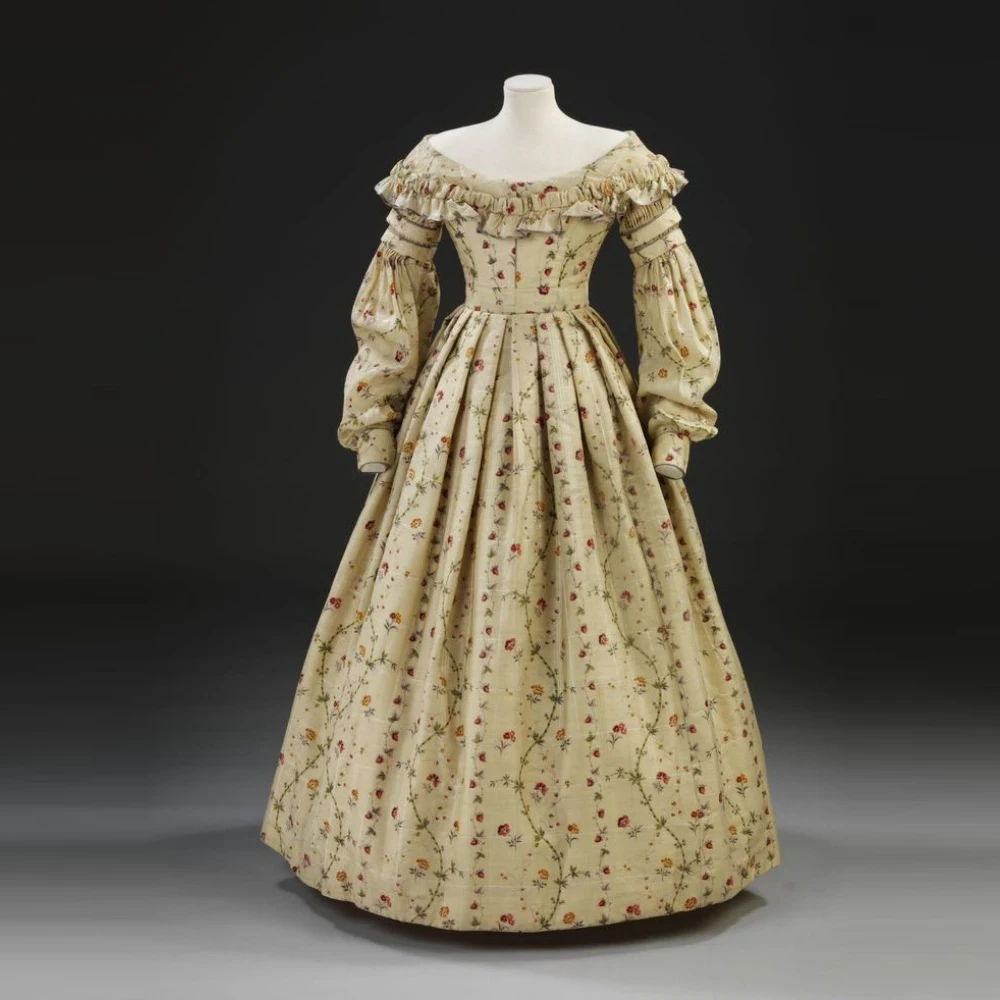 1830s Day Dress Tudor Royal Princess Rococo Floral Bustle Dress Victorian Queen Marie Antoinette Tea Party Ball Gown
1830s Day Dress Tudor Royal Princess Rococo Floral Bustle Dress Victorian Queen Marie Antoinette Tea Party Ball Gown
