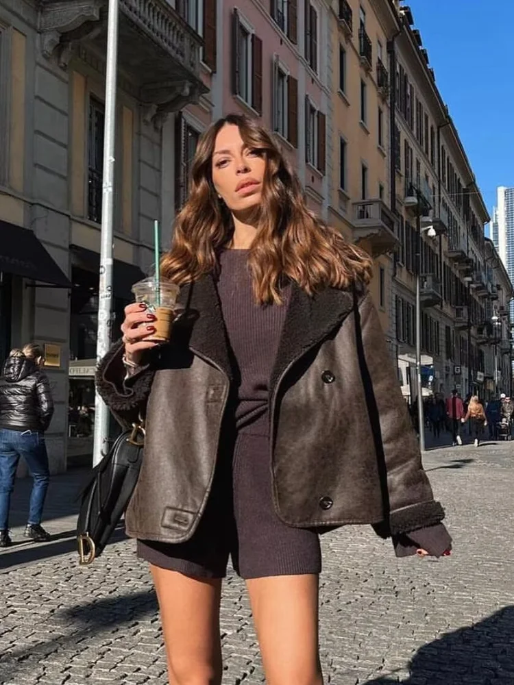 Lapel Full Sleeve Lamb Wool Plush Jacket Women Casual Single Breasted Buckle Loose Warm Coat Lady Winter Chic Outdoor Clothes
Lapel Full Sleeve Lamb Wool Plush Jacket Women Casual Single Breasted Buckle Loose Warm Coat Lady Winter Chic Outdoor Clothes