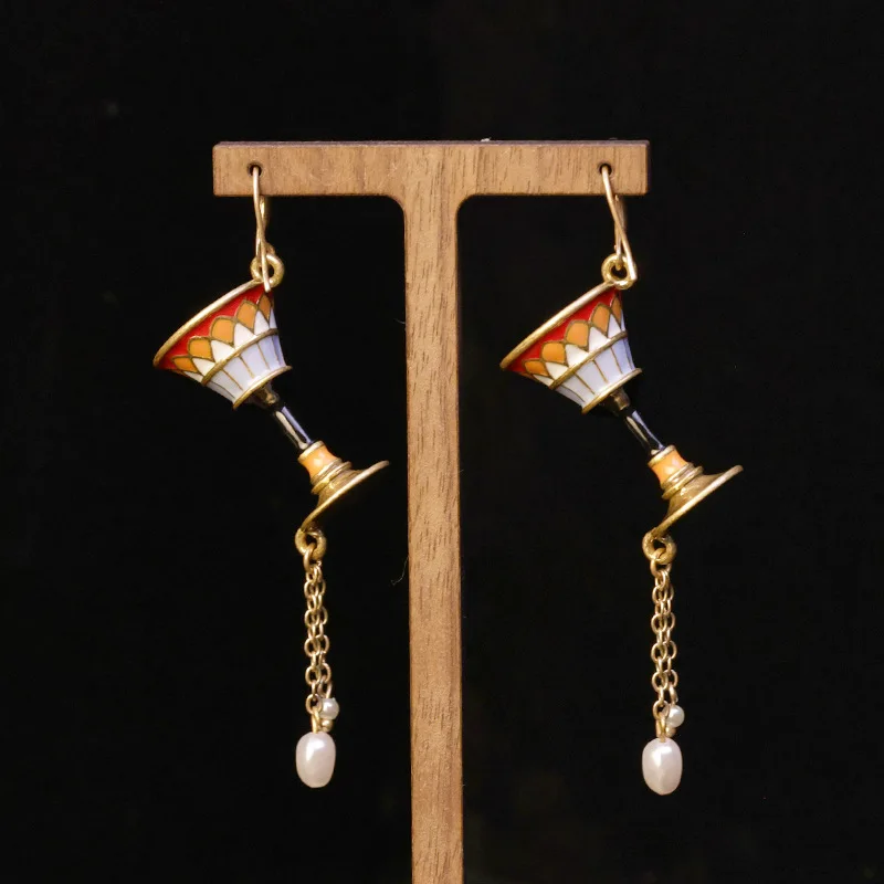 Винтажные эмалированные серьги-капли золотого цвета с глазурью в форме чашки с жемчугом и кисточкой, висячие серьги, модные вечерние ювелирные изделия, подарок для женщин
Винтажные эмалированные серьги-капли золотого цвета с глазурью в форме чашки с жемчугом и кисточкой, висячие серьги, модные вечерние ювелирные изделия, подарок для женщин