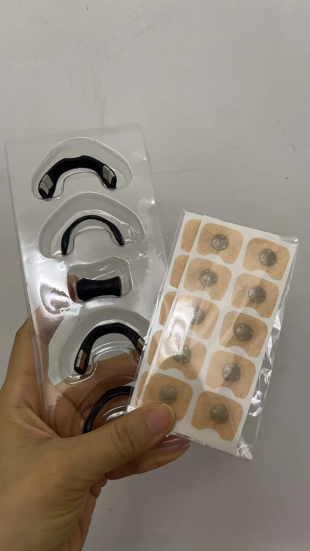 полоски для носа, крошечные и невидимые, остановки храмов без повытности!
полоски для носа, крошечные и невидимые, остановки храмов без повытности!