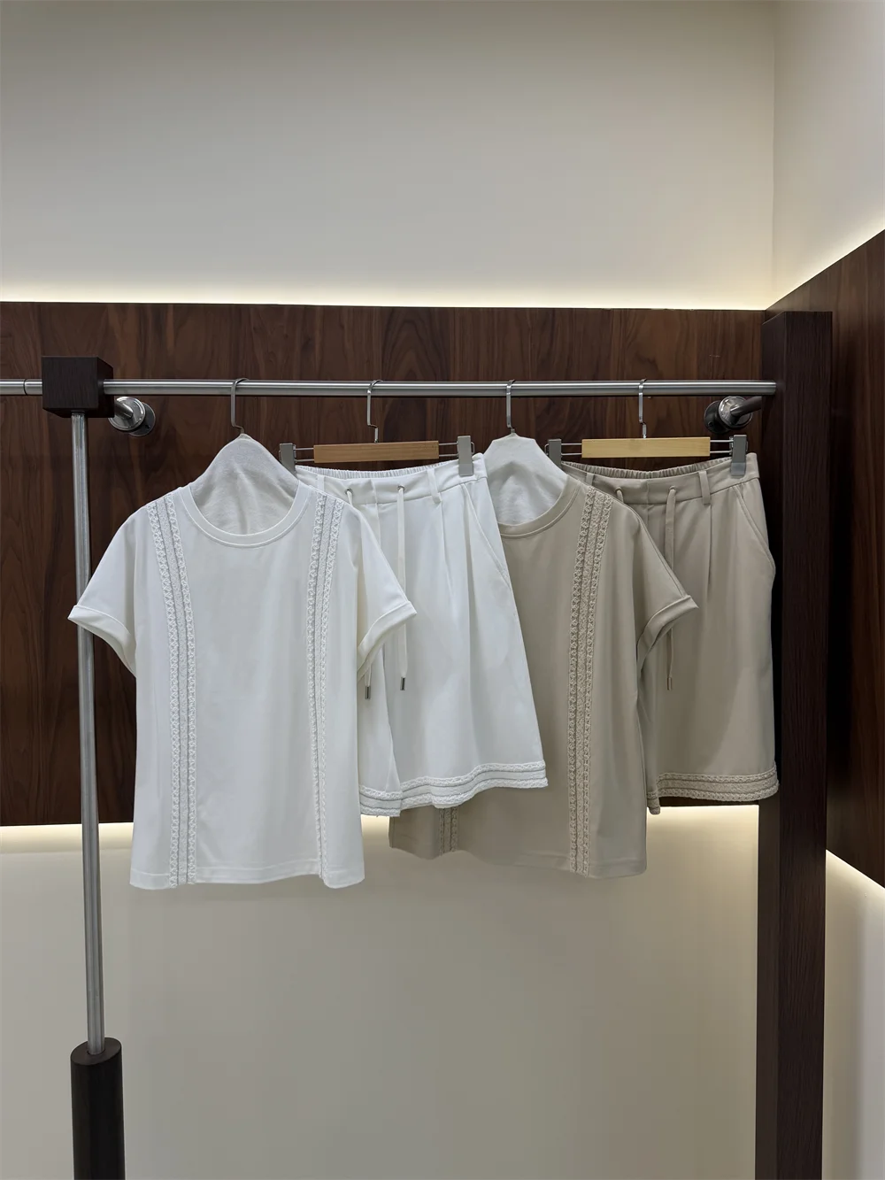 Spring/Summer Casual 2 Piece Set Cotton Blend Short-Sleeve T-Shirt and Drawstring Shorts Women's Matching Sets
Spring/Summer Casual 2 Piece Set Cotton Blend Short-Sleeve T-Shirt and Drawstring Shorts Women's Matching Sets