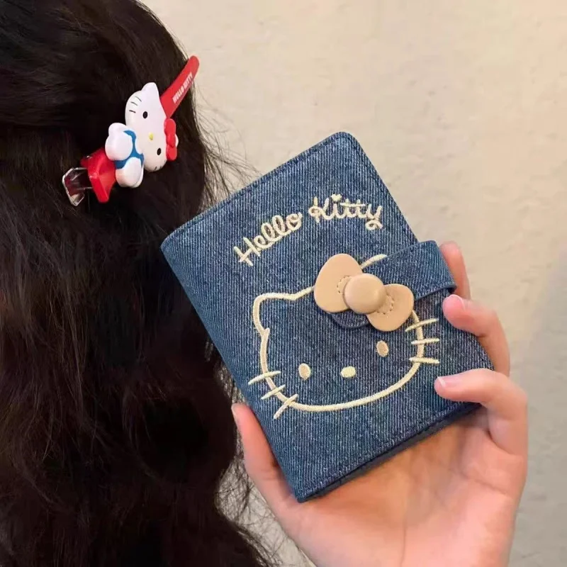 Kawaii милый мультфильм аниме товары Hello Kitty джинсовая вышивка для хранения сменный паспорт мини портативная маленькая сумка для карт
Kawaii милый мультфильм аниме товары Hello Kitty джинсовая вышивка для хранения сменный паспорт мини портативная маленькая сумка для карт