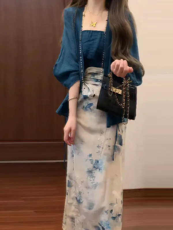 Spring Fashion Print Halter Three-Piece Set National Style Comfortable Long Sleeve Cotton Open Cardigan Belted Midi Skirt
Spring Fashion Print Halter Three-Piece Set National Style Comfortable Long Sleeve Cotton Open Cardigan Belted Midi Skirt