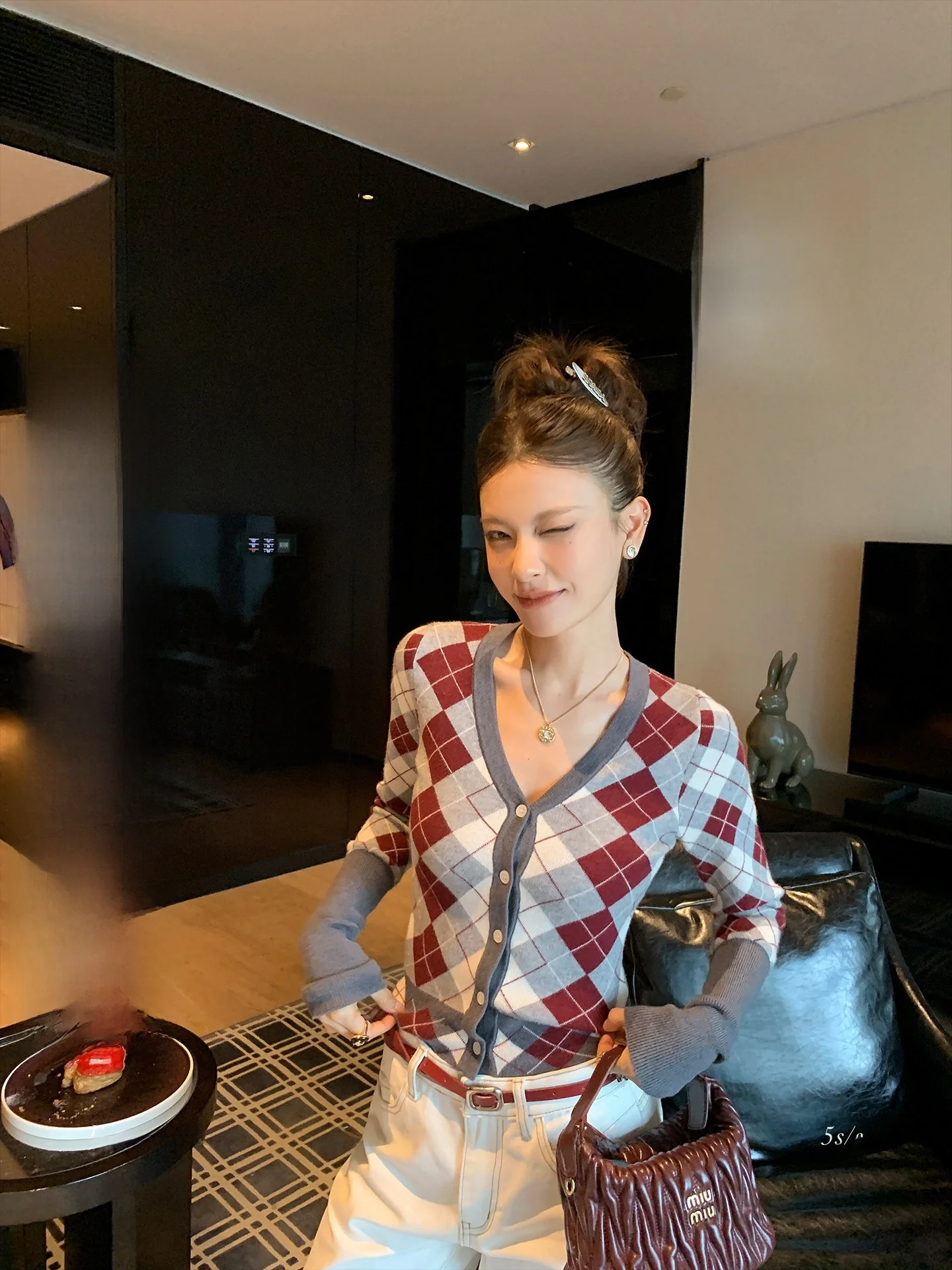 LIONE ey Che Sle High nce Color Blo Knitted Cardigan Cisas New Year Ladies Casual Knitwear
LIONE ey Che Sle High nce Color Blo Knitted Cardigan Cisas New Year Ladies Casual Knitwear