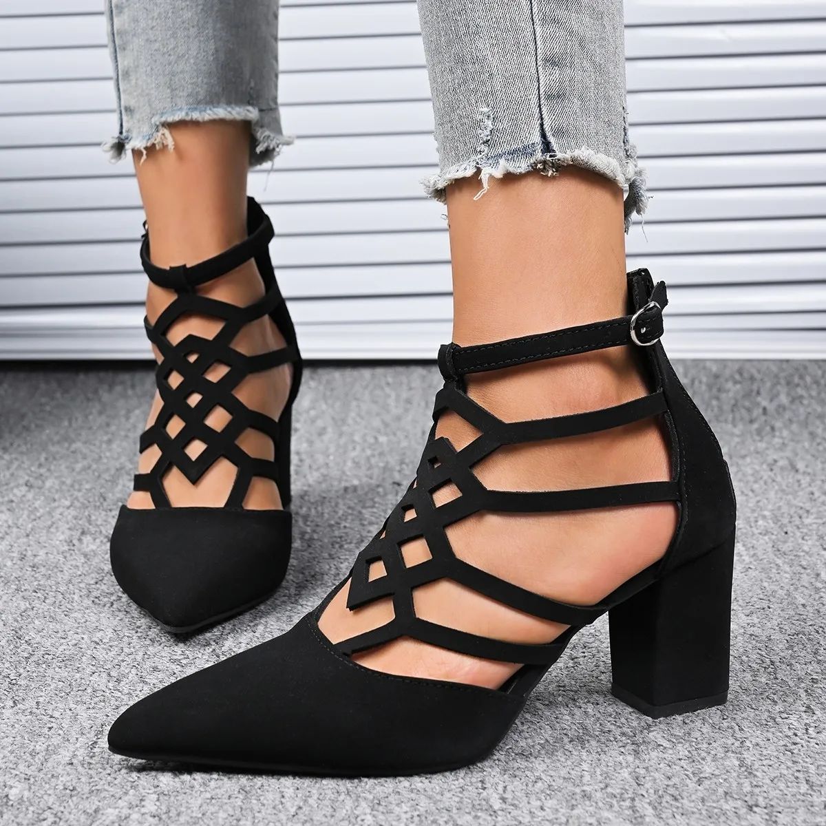 Туфли-лодочки, весна-лето, пикантные римские туфли с острым носком и молнией сзади, женская обувь на высоком каблуке, большие размеры 36-43
Туфли-лодочки, весна-лето, пикантные римские туфли с острым носком и молнией сзади, женская обувь на высоком каблуке, большие размеры 36-43