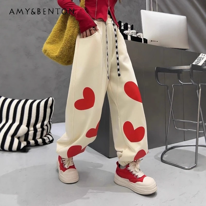 Autumn Winter Fleece Lined Heart Sweatpants Korean Style New Loose Stylish Girls Thickened One-Piece Fleece Casual Jogger Pants
Autumn Winter Fleece Lined Heart Sweatpants Korean Style New Loose Stylish Girls Thickened One-Piece Fleece Casual Jogger Pants