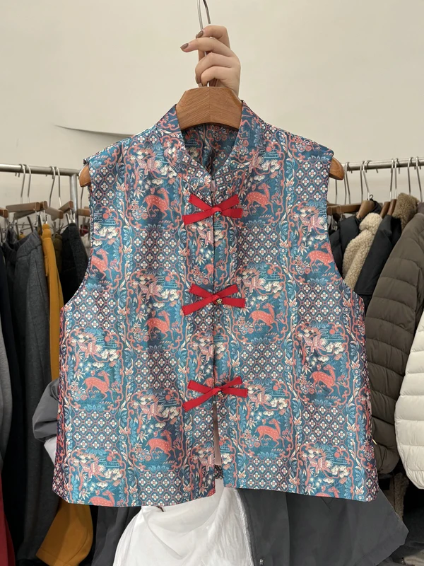 New Chinese Style Silk Embroidered Vest Spring Season Deer Print Button Knot Shoulder Pad Women's Fashion Outerwear
New Chinese Style Silk Embroidered Vest Spring Season Deer Print Button Knot Shoulder Pad Women's Fashion Outerwear