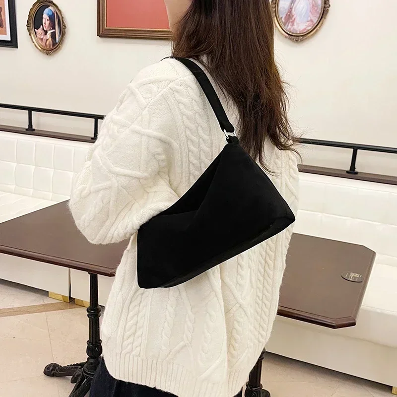 Sweet Solid Faux Suede Large Capacity Simple Shoulder Bags Autumn and Winter 2025 Hot Sale Commute Casual Women's Crossbody Bags
Sweet Solid Faux Suede Large Capacity Simple Shoulder Bags Autumn and Winter 2025 Hot Sale Commute Casual Women's Crossbody Bags