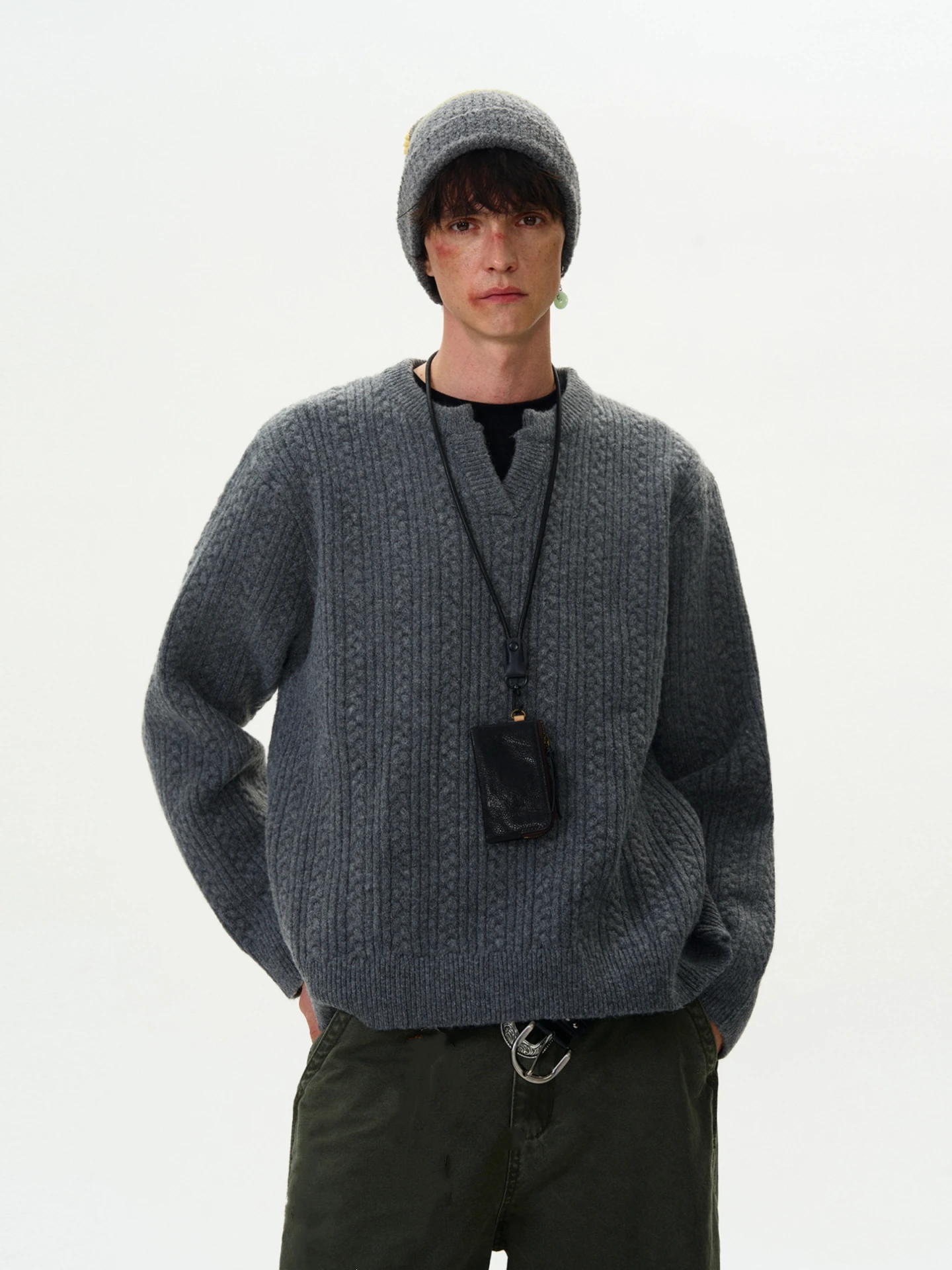 Retro American Twisted Design Knitwear Loose Fit Overhead Henry Collar Men's Autumn Winter Lazy High-End Feeling Sweater
Retro American Twisted Design Knitwear Loose Fit Overhead Henry Collar Men's Autumn Winter Lazy High-End Feeling Sweater