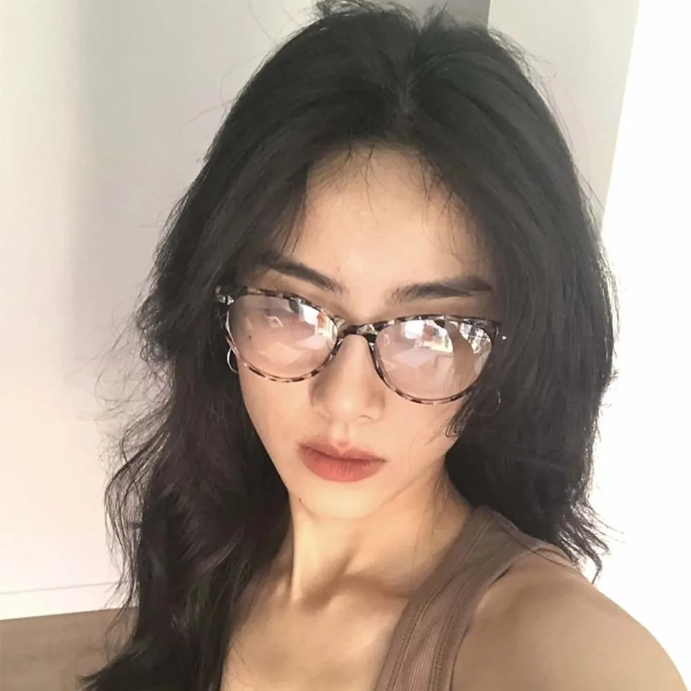 Trendy Lightweight Anti Blue-lay Eyewear Leopard Print Costume Accessory Cat Eye Glasses HD Thin-frame Women Plain Glasses Daily
Trendy Lightweight Anti Blue-lay Eyewear Leopard Print Costume Accessory Cat Eye Glasses HD Thin-frame Women Plain Glasses Daily