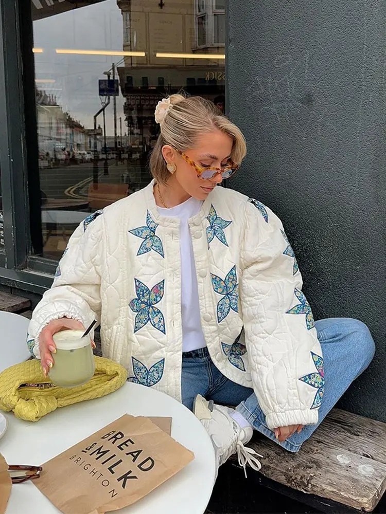 Elegant Embroidered Printed Loose Short Cotton Jacket Woman O Neck Long Sleeves Single Breasted Coat 2024 Autumn Lady Outerwear
Elegant Embroidered Printed Loose Short Cotton Jacket Woman O Neck Long Sleeves Single Breasted Coat 2024 Autumn Lady Outerwear