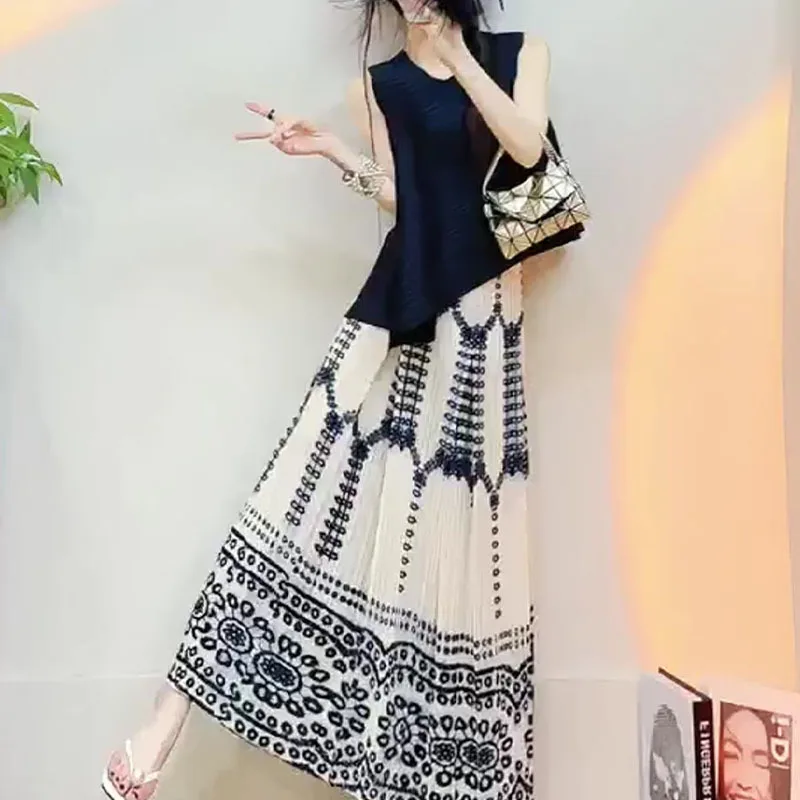 HANGXI Casual Fashion Outfit Two-piece Miyake Style Summer Black Sleeveless Top Large Size Loose Skirt Pleated Suit for Women
HANGXI Casual Fashion Outfit Two-piece Miyake Style Summer Black Sleeveless Top Large Size Loose Skirt Pleated Suit for Women