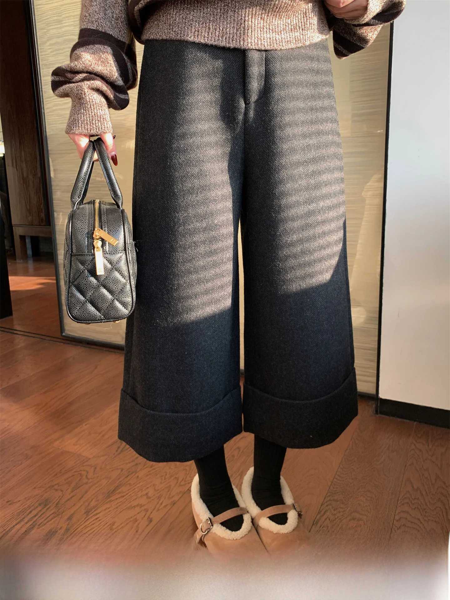 Шерстяные широкие брюки Wang's Casual для женщин, осенне-зимние, свободные, прямые, длиной восемнадцать дюймов, с эффектом похудения
Шерстяные широкие брюки Wang's Casual для женщин, осенне-зимние, свободные, прямые, длиной восемнадцать дюймов, с эффектом похудения