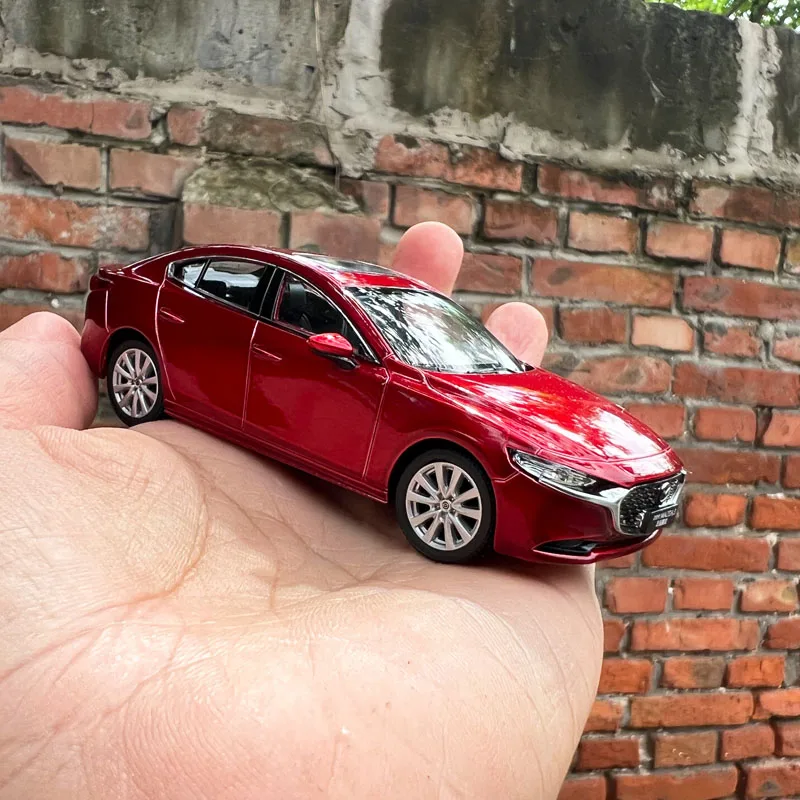 Оригинальная модель 1:43, Mazda Mazda 3 AXELA 2021, модель автомобиля из сплава для дисплея, подарков и коллекций
Оригинальная модель 1:43, Mazda Mazda 3 AXELA 2021, модель автомобиля из сплава для дисплея, подарков и коллекций