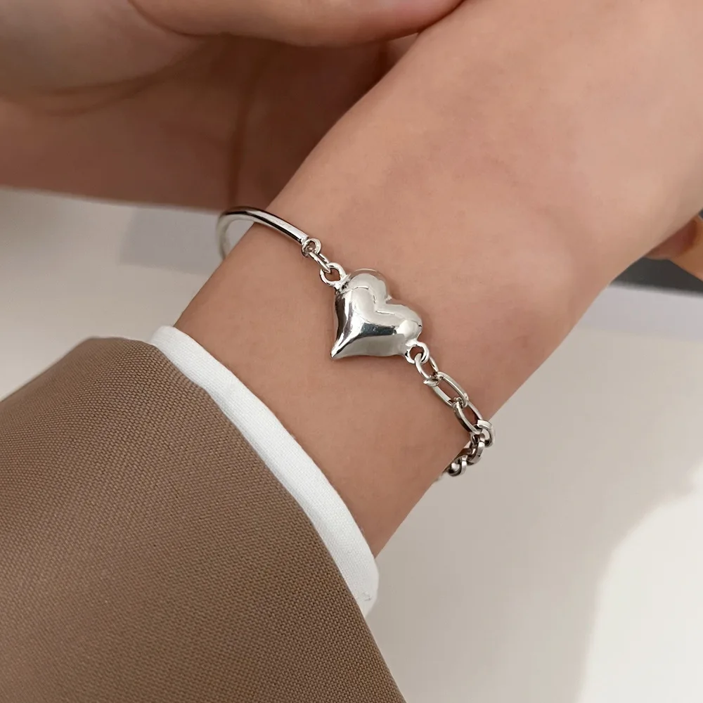 Three-dimensional Love Pearl Pendant Bracelet Simple Fashionable Versatile Campus Girly And Fresh Hand Ornament
Three-dimensional Love Pearl Pendant Bracelet Simple Fashionable Versatile Campus Girly And Fresh Hand Ornament
