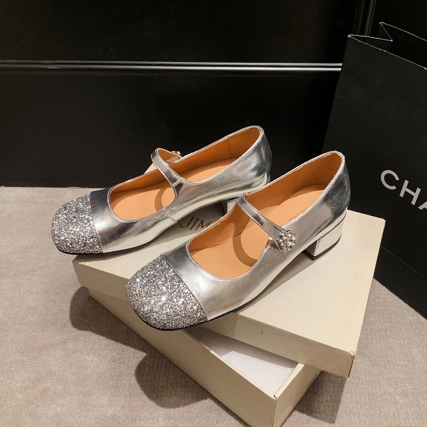 Genuine Leather News Fashion Women Pumps Shoes Sexy High Heels Party Mary Jane Summer Square Toe Shoes Dress Size 34-41
Genuine Leather News Fashion Women Pumps Shoes Sexy High Heels Party Mary Jane Summer Square Toe Shoes Dress Size 34-41