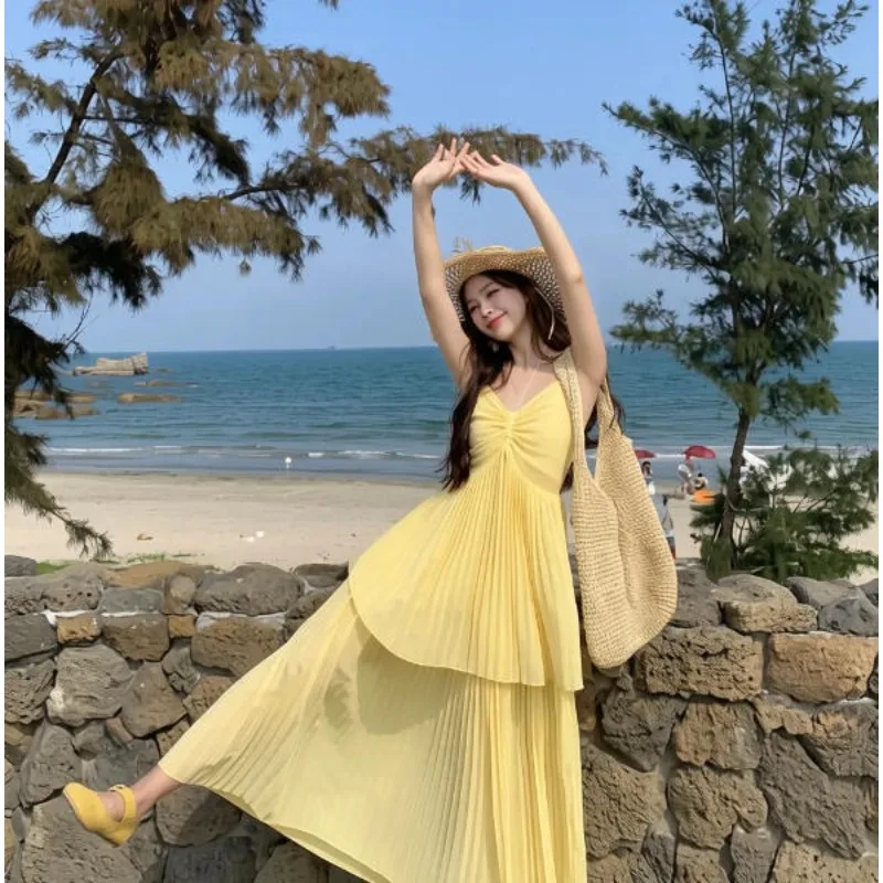 Luxury designer's unique fake two piece vest dress with hanging neck long skirt plus size sexy vacation Y2K women's beach skirt
Luxury designer's unique fake two piece vest dress with hanging neck long skirt plus size sexy vacation Y2K women's beach skirt