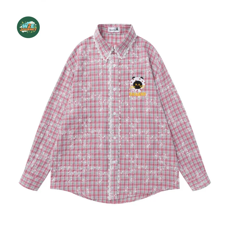 W2EJOURNEY Высокое качество ЕС США Размер Роскошная уличная ретро нишевая кружевная лоскутная рубашка с вышивкой кота в клетку Свободная рубашка с длинными рукавами 
W2EJOURNEY Высокое качество ЕС США Размер Роскошная уличная ретро нишевая кружевная лоскутная рубашка с вышивкой кота в клетку Свободная рубашка с длинными рукавами