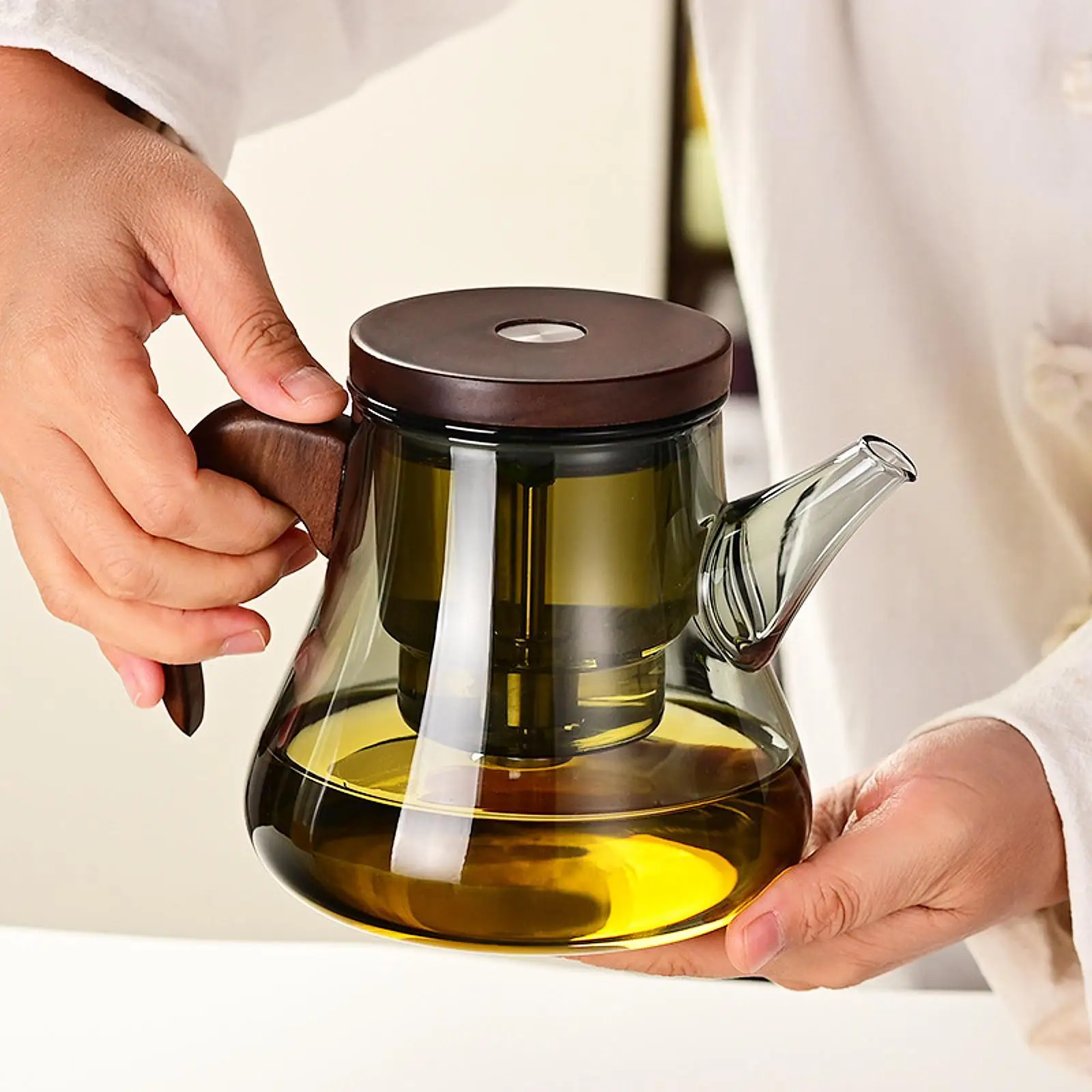 Household Teapot Loose Leaf Teapot Wood Handle Tea Set Kung Fu Tea Pot with Tea Strainers Tea Water Separation Pot for Tea Room
Household Teapot Loose Leaf Teapot Wood Handle Tea Set Kung Fu Tea Pot with Tea Strainers Tea Water Separation Pot for Tea Room