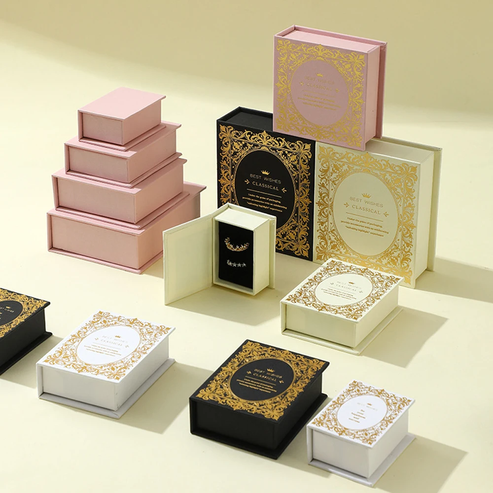 20 шт. коробок для украшений с индивидуальным логотипом, 7x9x3 см, бежевые, в форме книги, с магнитной застежкой, для колец, серег, ожерелий, браслетов
20 шт. коробок для украшений с индивидуальным логотипом, 7x9x3 см, бежевые, в форме книги, с магнитной застежкой, для колец, серег, ожерелий, браслетов