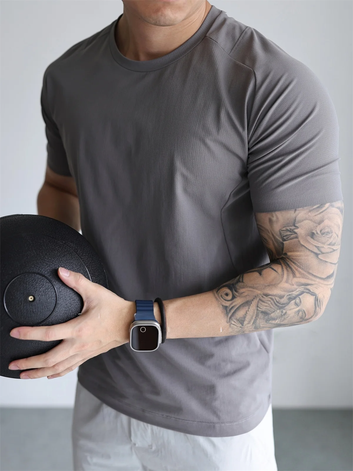 Мужская спортивная футболка Dry Fit из дышащего влагоотводящего полиэстера для города, летняя, с коротким рукавом
Мужская спортивная футболка Dry Fit из дышащего влагоотводящего полиэстера для города, летняя, с коротким рукавом