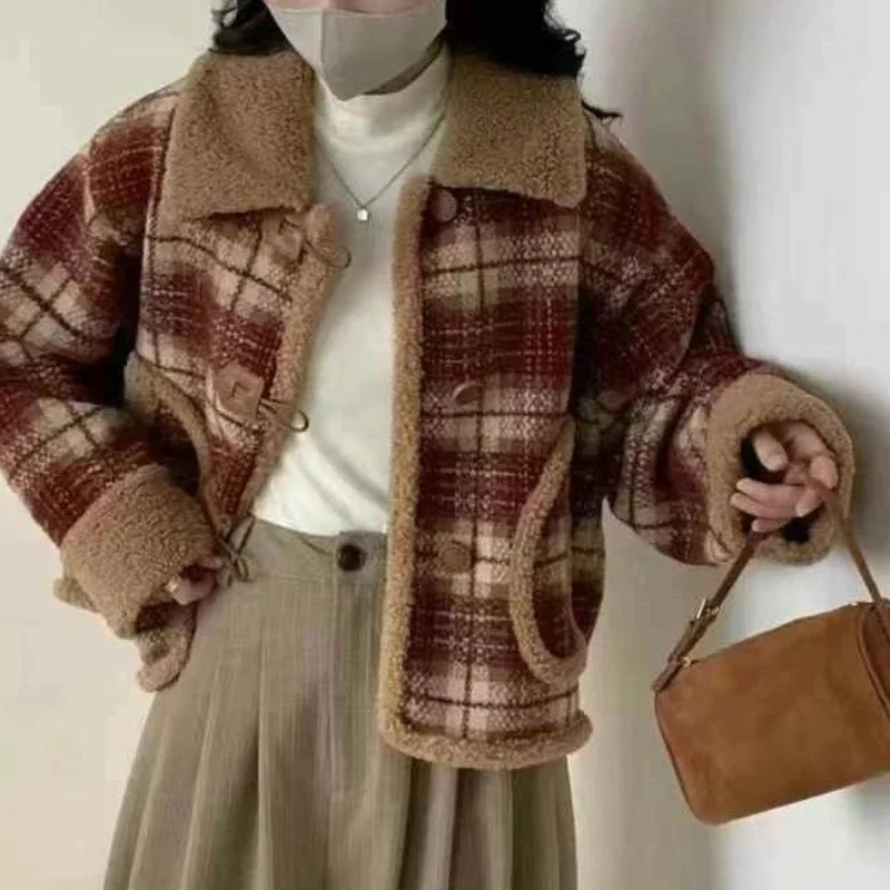 Осень-зима 2025 г., шерстяное пальто с воротником из овечьей шерсти, свободное женское пальто из искусственного норкового бархата
Осень-зима 2025 г., шерстяное пальто с воротником из овечьей шерсти, свободное женское пальто из искусственного норкового бархата