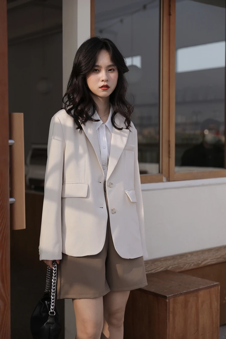 Black Blazer Jacket 2023 New Autumn Women's Single Breasted Pocket Lapel Casual Suit Coat Classic Versatile Work Clothes Trend
Black Blazer Jacket 2023 New Autumn Women's Single Breasted Pocket Lapel Casual Suit Coat Classic Versatile Work Clothes Trend