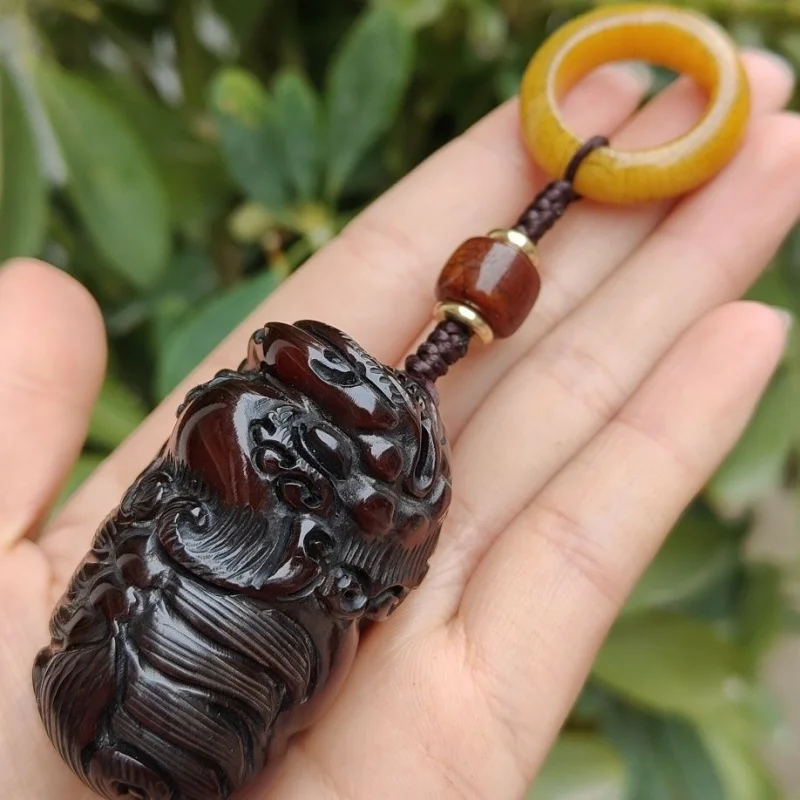 Tibetan , yak handpiece, carved cow horn Pixiu pendant, genuine collectible ornament
Tibetan , yak handpiece, carved cow horn Pixiu pendant, genuine collectible ornament