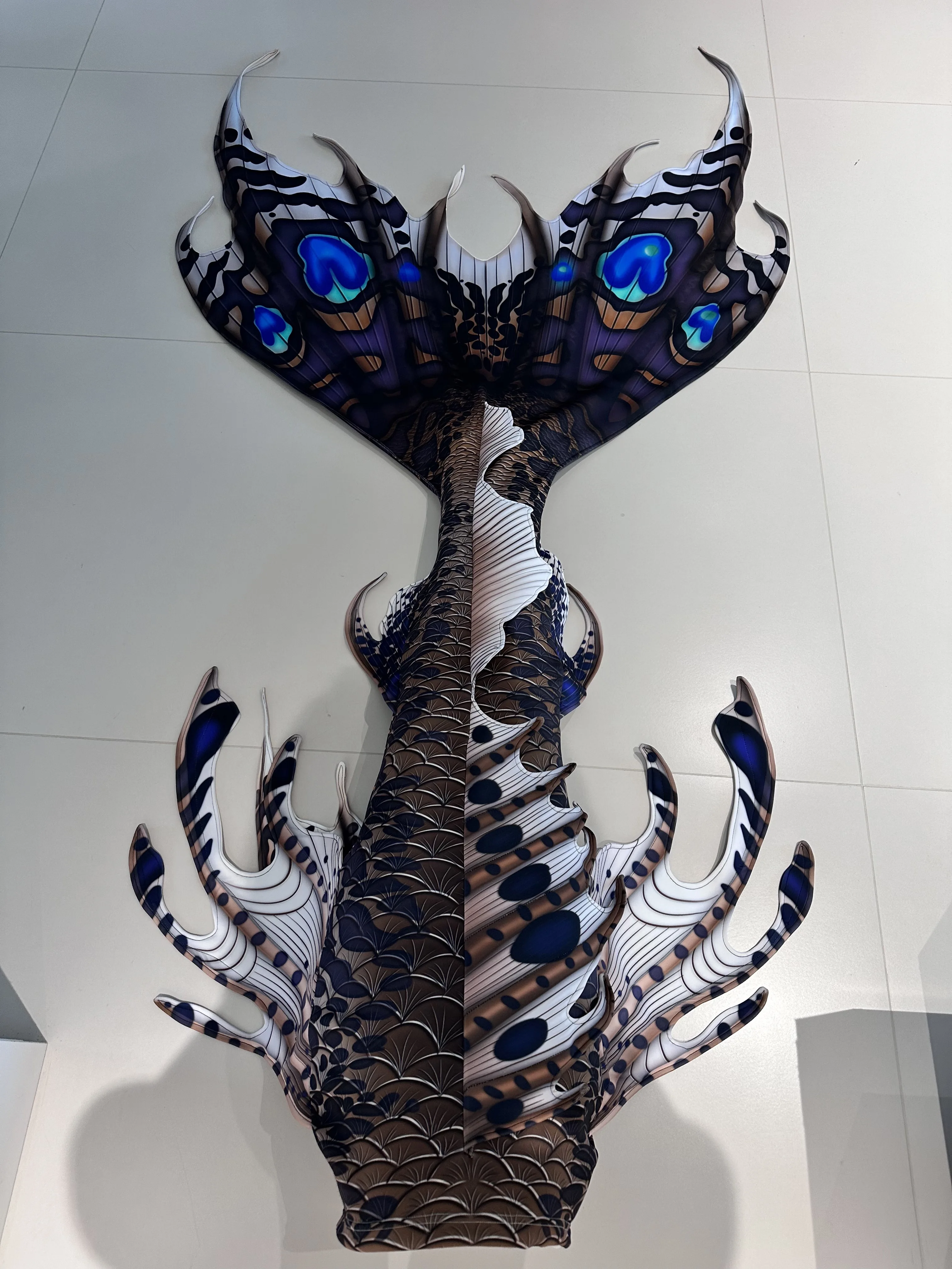 Mermaid Tail, Black Scales, Thickened Dorsal Fin, Human Tail, Aquarium Mermaid Performance Costume, Underwater Diving Shooting
Mermaid Tail, Black Scales, Thickened Dorsal Fin, Human Tail, Aquarium Mermaid Performance Costume, Underwater Diving Shooting