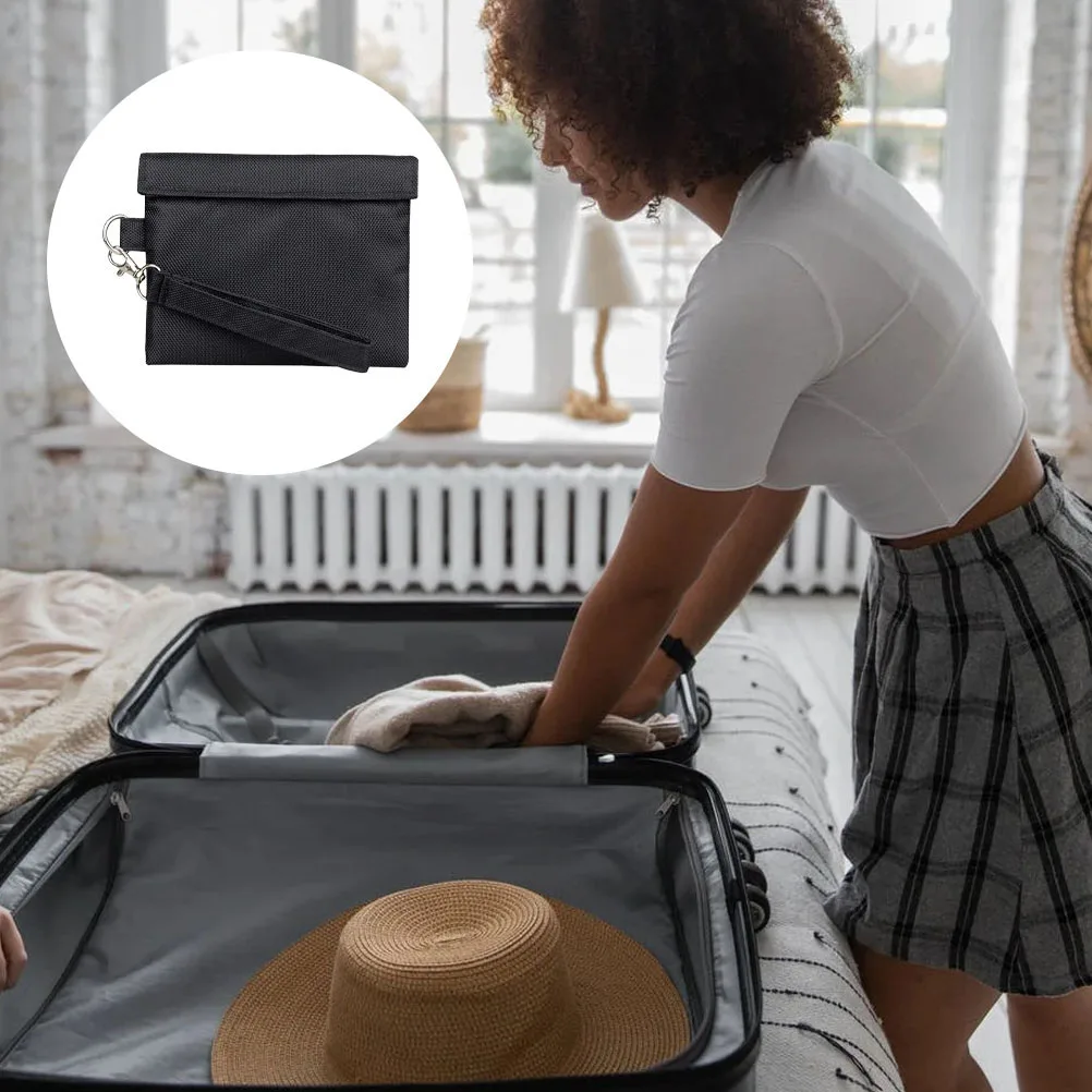 1pc Deodorant Storage Bag Carbon Fiber Pouch For Travel Hiking Camping Lightweight Mini Storage Bag Home Daily Use
1pc Deodorant Storage Bag Carbon Fiber Pouch For Travel Hiking Camping Lightweight Mini Storage Bag Home Daily Use