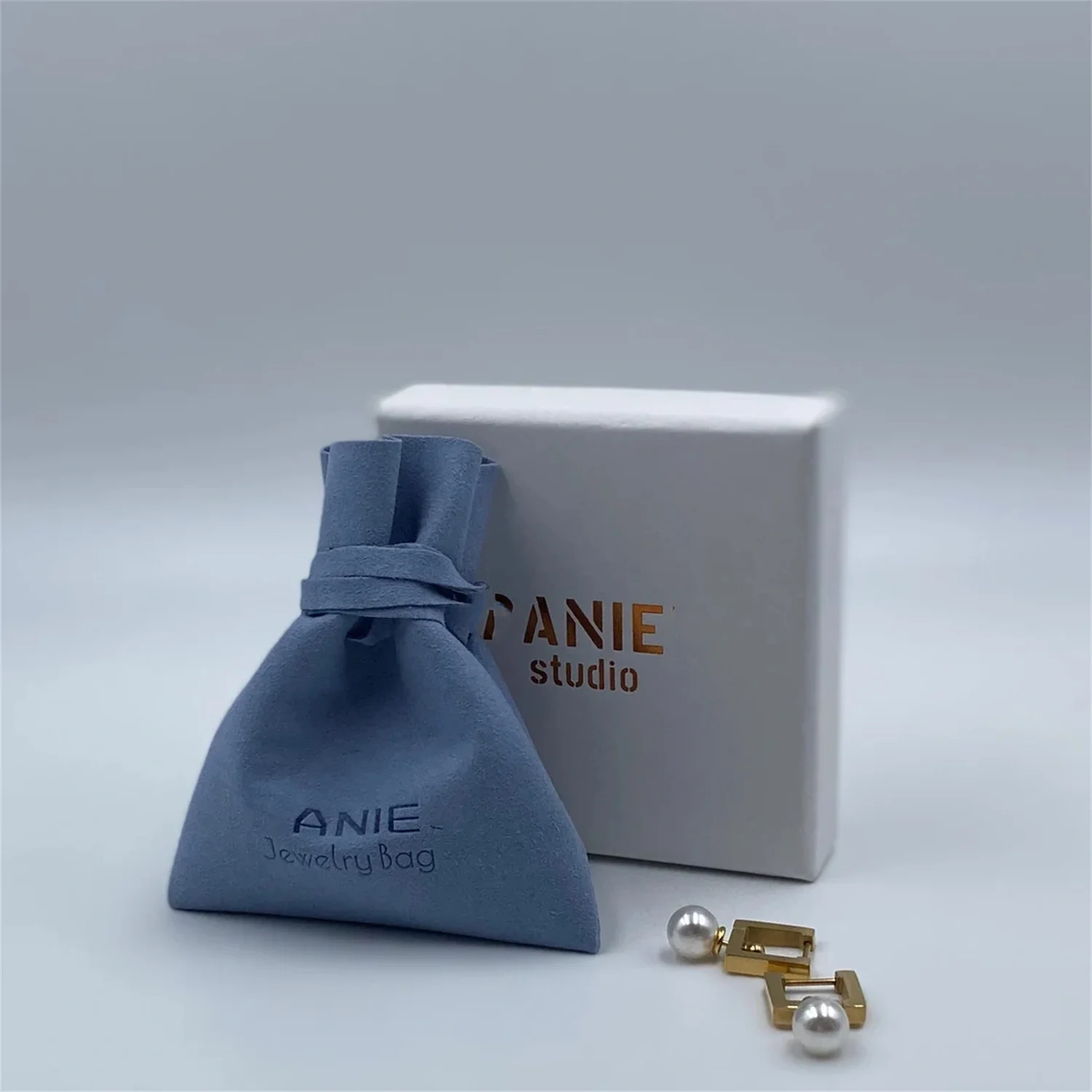50pcs custom jewelry packaging pouch custom logo wedding favor pouch microfiber jewelry pouch drawstring bag
50pcs custom jewelry packaging pouch custom logo wedding favor pouch microfiber jewelry pouch drawstring bag