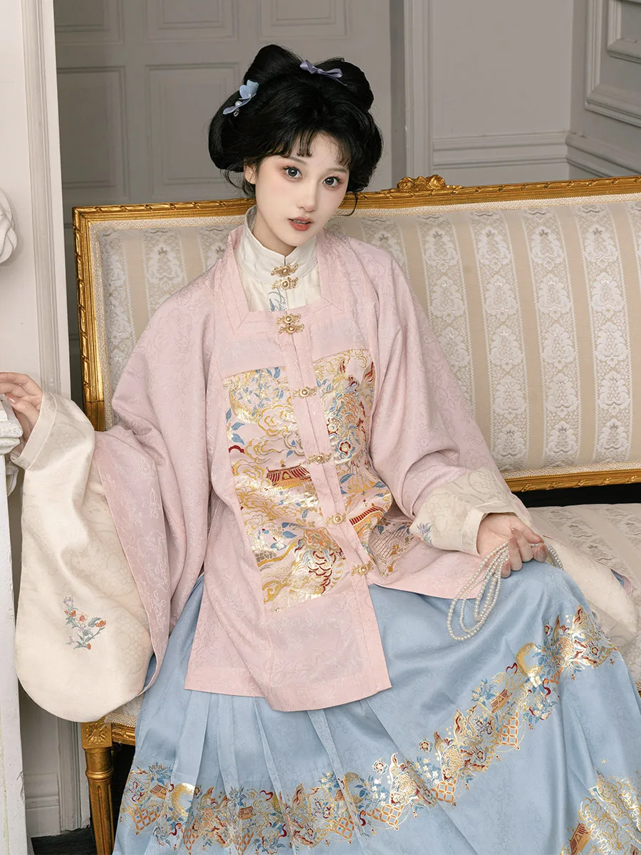 Оригинальный женский костюм Ханьфу эпохи династии Мин: синяя юбка с квадратным воротником и нашивками, шифоновая юбка с хвостом, традиционный китайский наряд
Оригинальный женский костюм Ханьфу эпохи династии Мин: синяя юбка с квадратным воротником и нашивками, шифоновая юбка с хвостом, традиционный китайский наряд