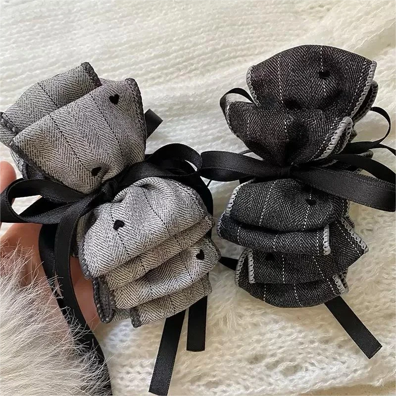 Grey Striped Heart-Shaped Banana Hair Clip With Black Ribbon - A Versatile Everyday Women'S Hair Accessory
Grey Striped Heart-Shaped Banana Hair Clip With Black Ribbon - A Versatile Everyday Women'S Hair Accessory