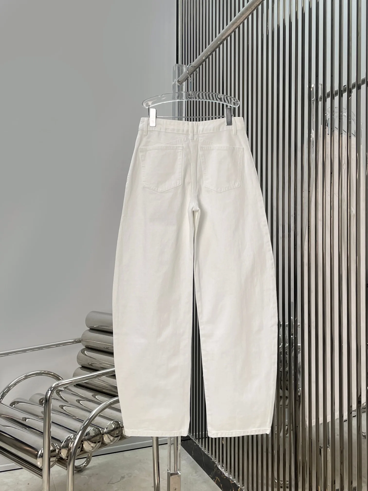 Fashionable White Wide Leg Jeans Slimming Knife Loose Fit High Waist Casual Versatile Women's Summer Denim Pants
Fashionable White Wide Leg Jeans Slimming Knife Loose Fit High Waist Casual Versatile Women's Summer Denim Pants