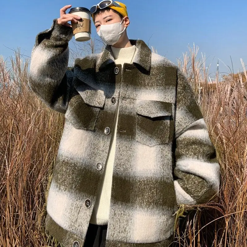 Two pockets on the chest, large plaid cotton thickened tweed coat, retro and fashionable
Two pockets on the chest, large plaid cotton thickened tweed coat, retro and fashionable