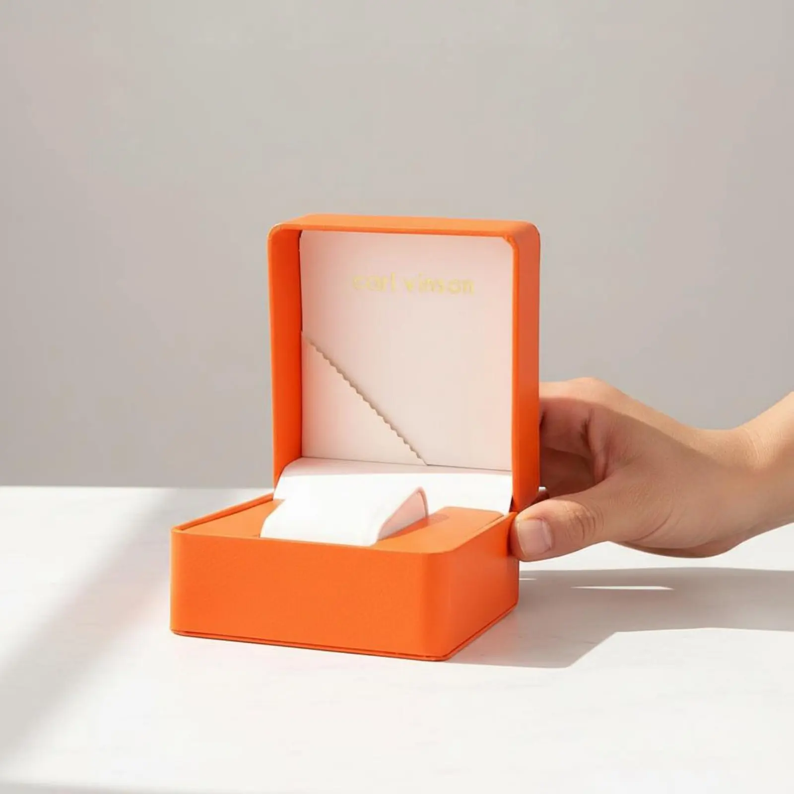 Watch Gift Box Soft Lining Single Watch Gift Box Wristwatch Storage Organizer Portable Elegant Design for Retail Display
Watch Gift Box Soft Lining Single Watch Gift Box Wristwatch Storage Organizer Portable Elegant Design for Retail Display