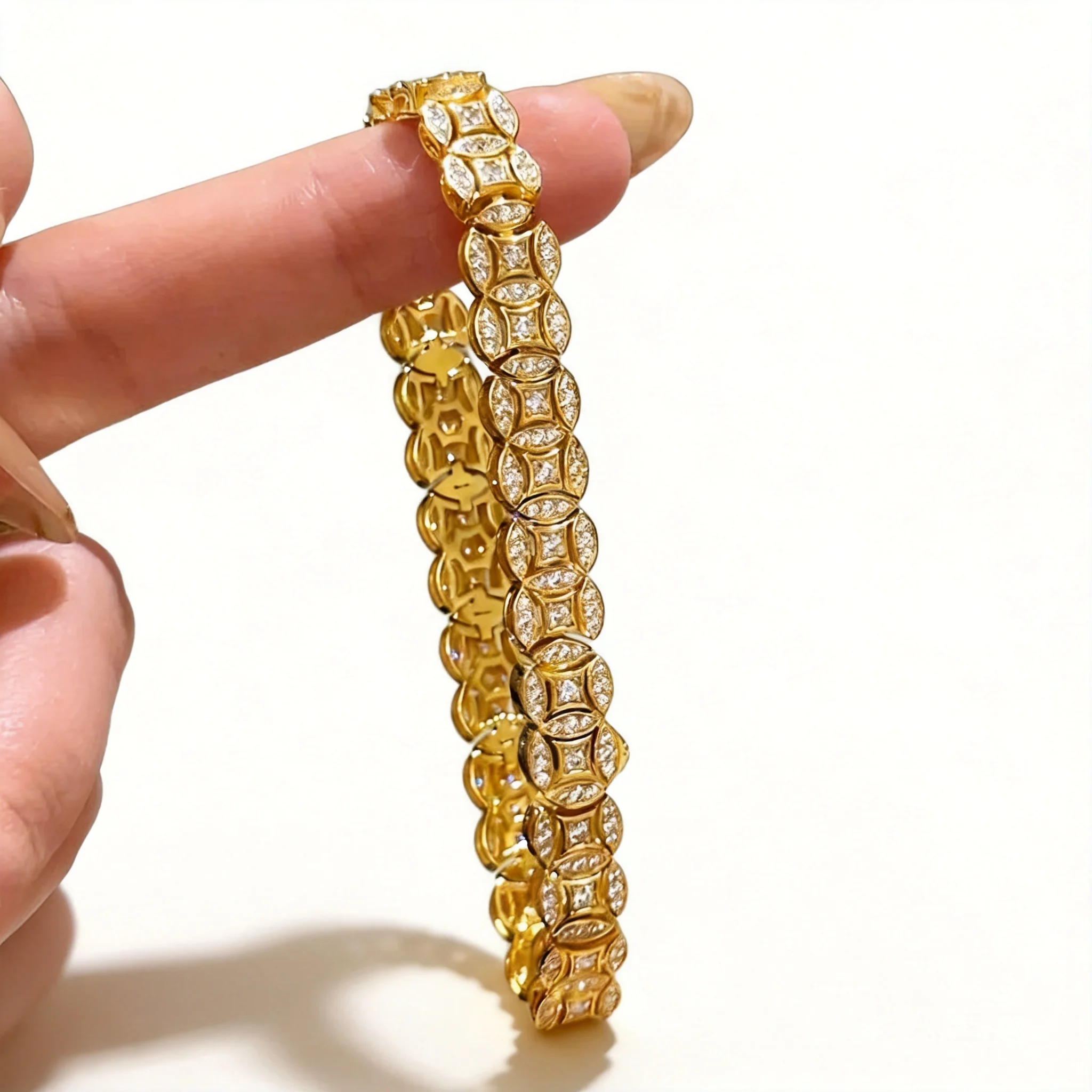 Chinese Style Lucky Wealth Attracting Coin Full Paved Shiny Rhinestone Gold Plated Bracelet Vintage Hollow Out Good Fortune Jewe
Chinese Style Lucky Wealth Attracting Coin Full Paved Shiny Rhinestone Gold Plated Bracelet Vintage Hollow Out Good Fortune Jewe