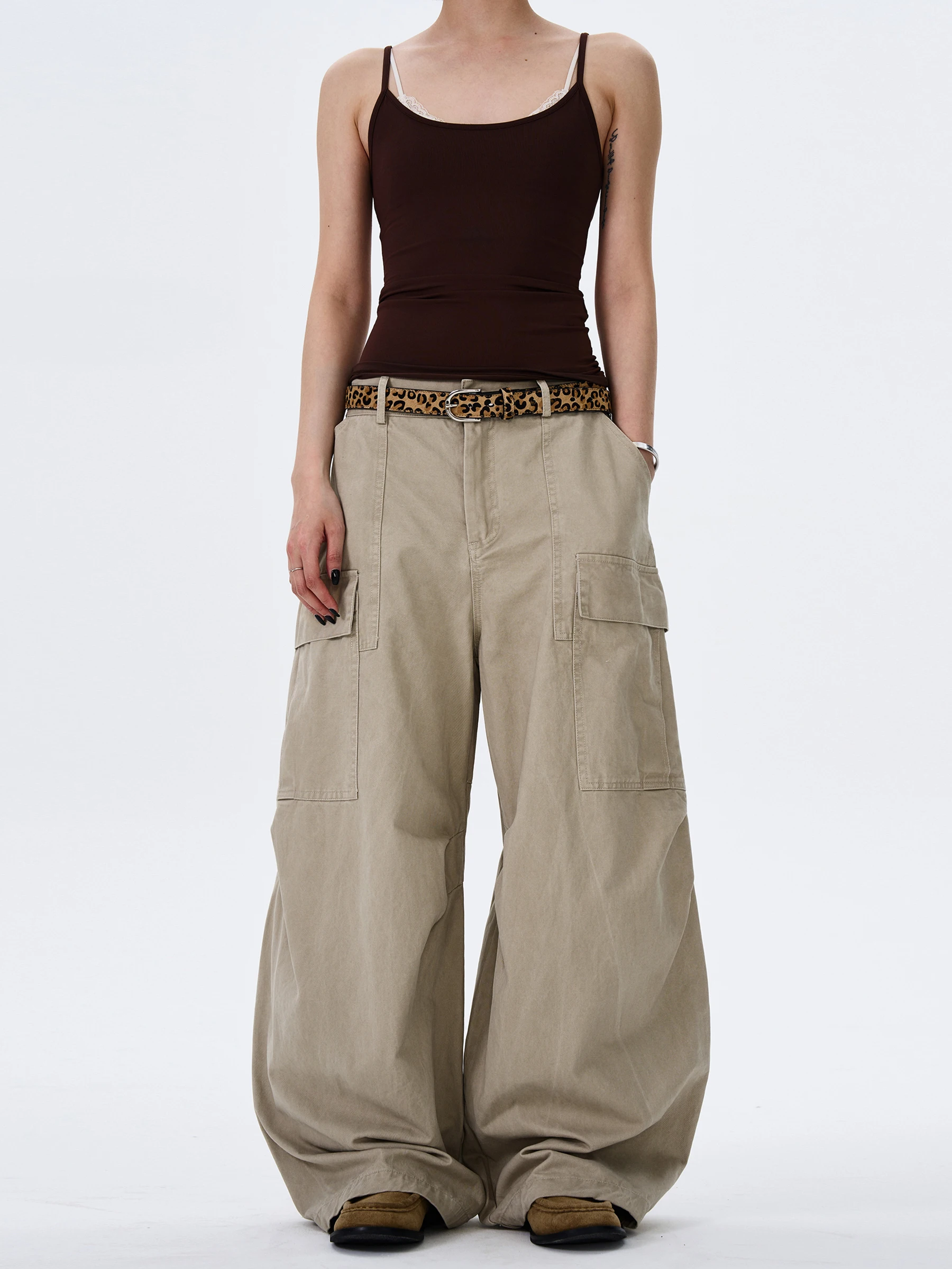 Повседневные брюки MADWITCH American Street Sle с большими боковыми краями, широкие брюки, свободный крой, мужские и женские, деконструированный дизайн, Wo...
Повседневные брюки MADWITCH American Street Sle с большими боковыми краями, широкие брюки, свободный крой, мужские и женские, деконструированный дизайн, Wo...